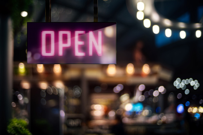 digital signage in bars 